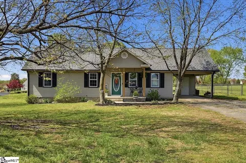 237 Upland View Dr, Boiling Springs, SC 29316