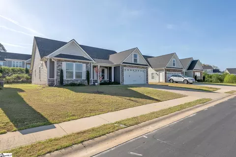 215 Mccloud Ct, Spartanburg, SC 29301