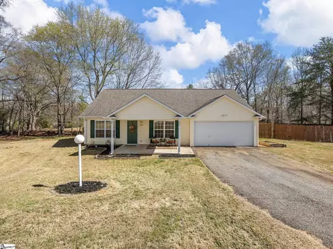 630 Kneewood Ct, Boiling Springs, SC 29316