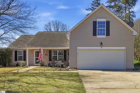 237 Kittiwake Ln, Boiling Springs, SC 29316