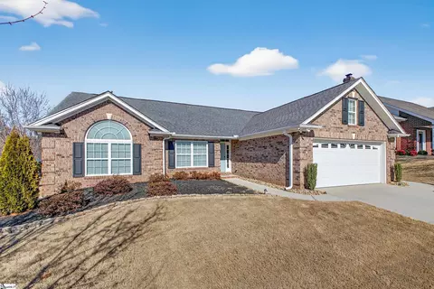 11 Cedarcrest Ct, Simpsonville, SC 29680