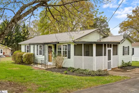 Exterior - 200 Duke St, Easley, SC 29640 photo 3 of 5