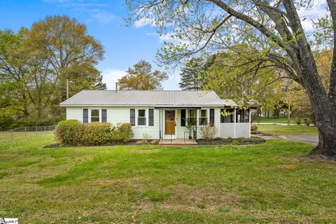 Exterior - 200 Duke St, Easley, SC 29640 photo 4 of 5