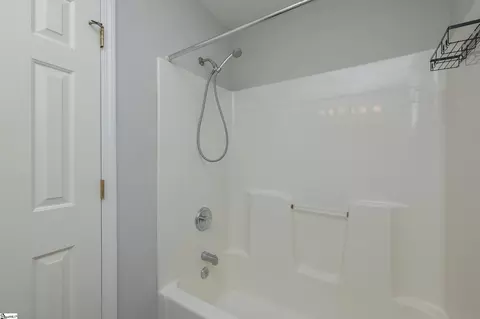 Bath - 11 Seaside Ln, Greer, SC 29650 photo 2 of 3