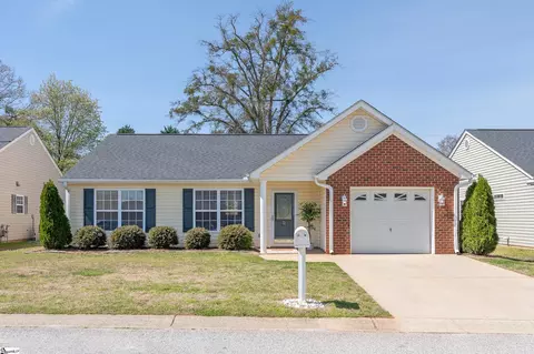11 Seaside Ln, Greer, SC 29650