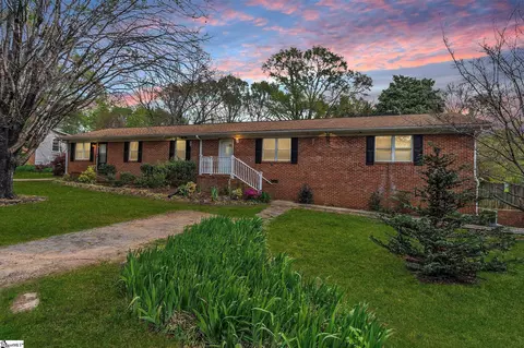 4 Easy St, Taylors, SC 29687