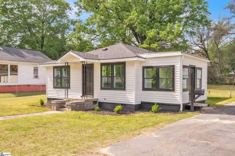 470 W Hayne St, Woodruff, SC 29388