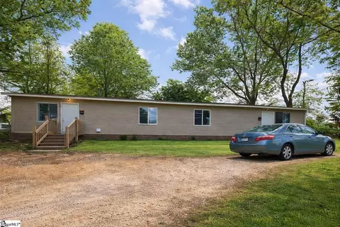 802 Kings Ct, Greenwood, SC 29646