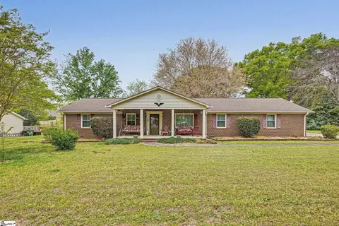 206 Wemberly Dr, Simpsonville, SC 29681