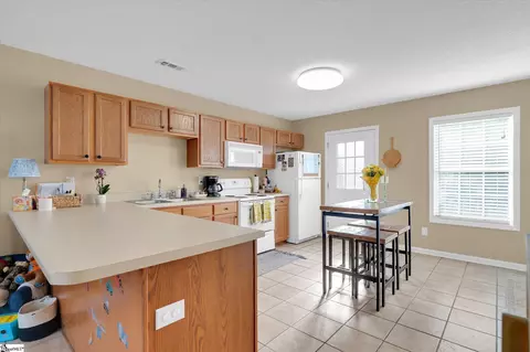 Kitchen - 213 Springfield Cir, Easley, SC 29642 photo 4 of 6