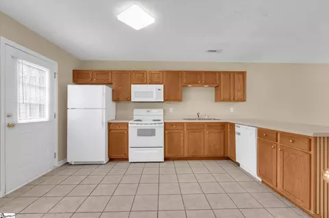 Kitchen - 213 Springfield Cir, Easley, SC 29642 photo 2 of 6