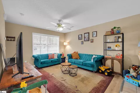 Living - 213 Springfield Cir, Easley, SC 29642 photo 5 of 5