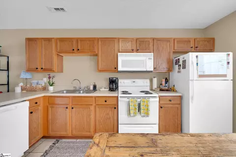 Kitchen - 213 Springfield Cir, Easley, SC 29642 photo 5 of 6