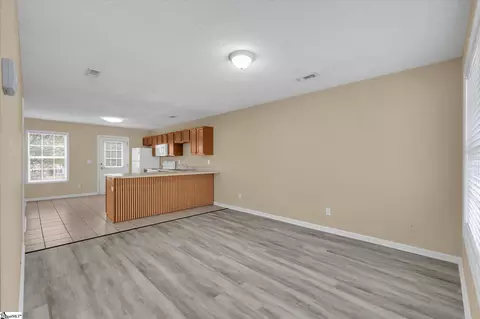 Living - 213 Springfield Cir, Easley, SC 29642 photo 1 of 5