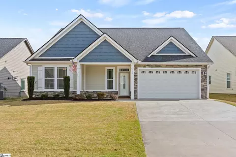 924 Hunterdale Ln, Boiling Springs, SC 29316