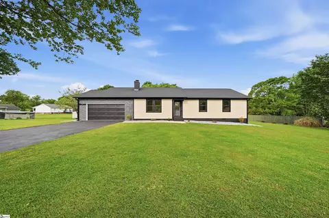 305 Palmer Ct, Inman, SC 29349