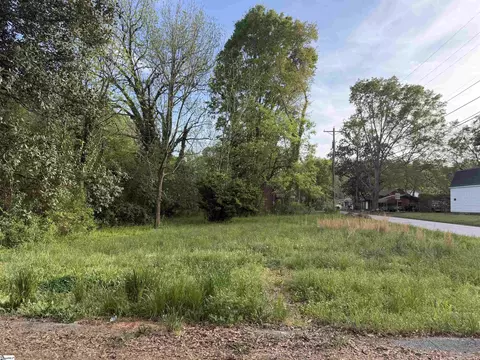 306 Cemetery St, Laurens, SC 29360