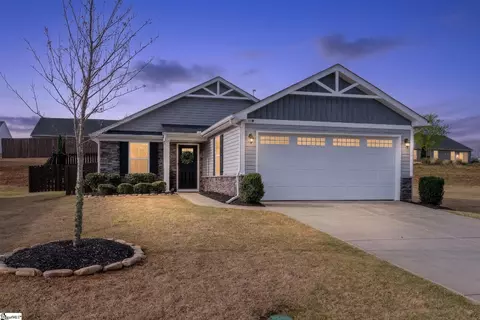 402 Edgehill Ct, Greenville, SC 29617