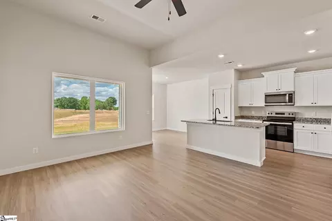 1069 Mossy Oak Dr, Moore, SC 29369 photo 4