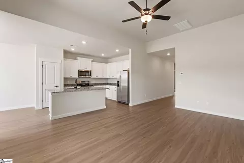 1069 Mossy Oak Dr, Moore, SC 29369 photo 3