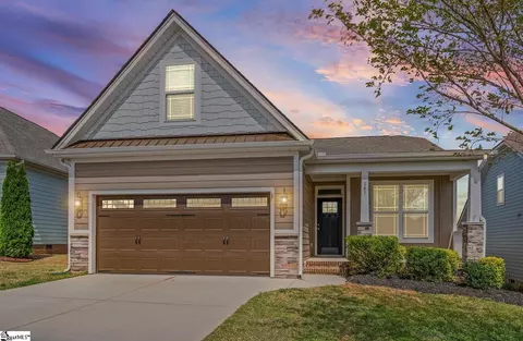 141 Bur Oak Dr, Taylors, SC 29687