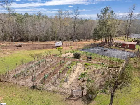 Exterior - 230 Horseshoe Rd, Honea Path, SC 29654 photo 8 of 9