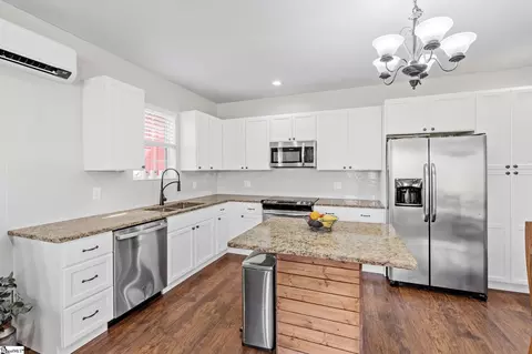 Kitchen - 230 Horseshoe Rd, Honea Path, SC 29654 photo 4 of 4
