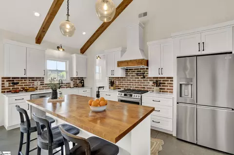 Kitchen - 2610 Erwin Mill Rd, Honea Path, SC 29654 photo 4 of 4
