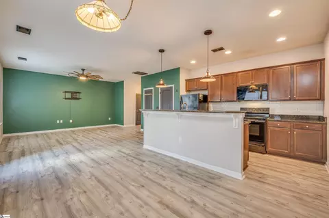 Living - 309 Grant St, Easley, SC 29640 photo 2 of 3