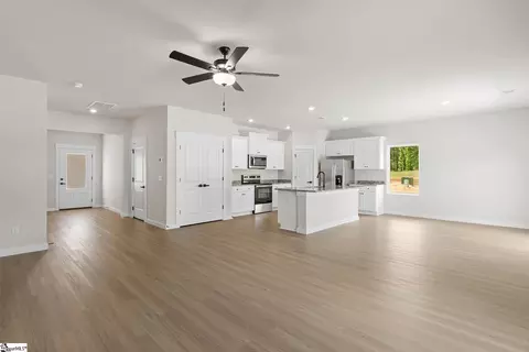 1237 Crested Iris St, Moore, SC 29369 photo 4