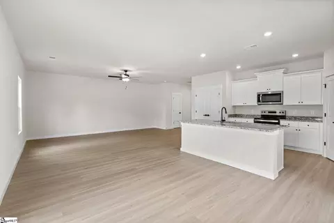 1237 Crested Iris St, Moore, SC 29369 photo 3