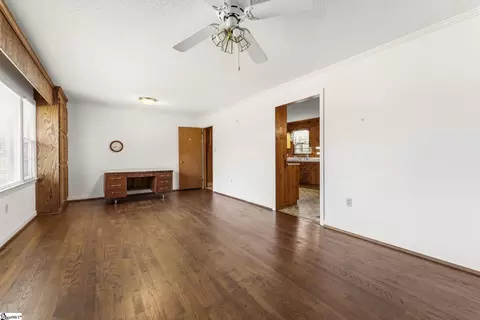 Living - 305 Nelson Dr, Anderson, SC 29621 photo 2 of 9