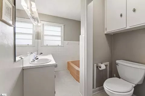 Bath - 305 Nelson Dr, Anderson, SC 29621 photo 3 of 3