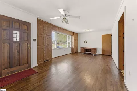 Living - 305 Nelson Dr, Anderson, SC 29621 photo 9 of 9