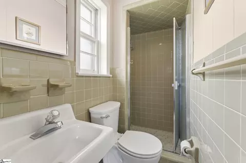 Bath - 305 Nelson Dr, Anderson, SC 29621 photo 1 of 3