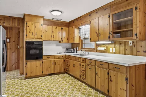 Kitchen - 305 Nelson Dr, Anderson, SC 29621 photo 3 of 4