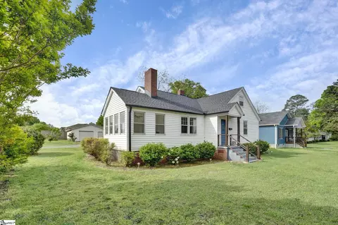 201 Pine St, Clinton, SC 29325
