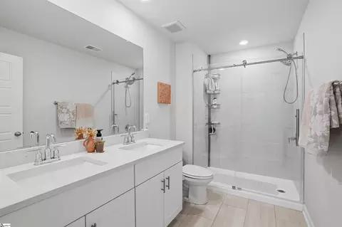 Bath - 1720 Greenpath Ln, Moore, SC 29369 photo 2 of 2