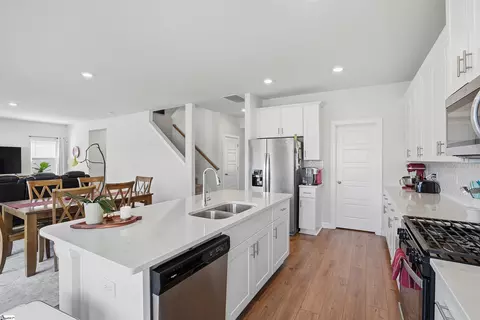 Kitchen - 1720 Greenpath Ln, Moore, SC 29369 photo 2 of 3