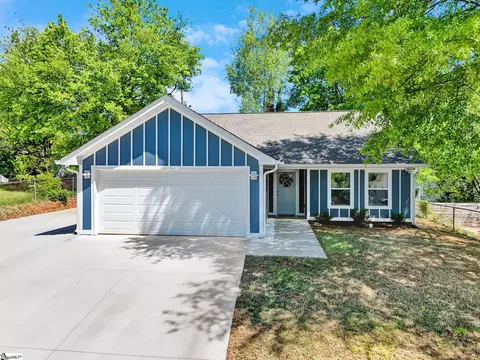 4 Mcarthur St, Greenville, SC 29611