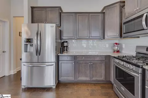 Kitchen - 155 Willowbottom Dr, Greer, SC 29651 photo 3 of 5