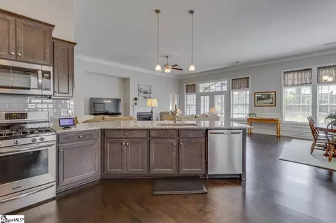 Kitchen - 155 Willowbottom Dr, Greer, SC 29651 photo 2 of 5
