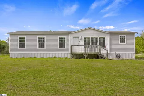 25 Rough Dr, Gray Court, SC 29645