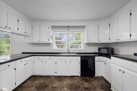 Kitchen - 37 Dendy St, Pelzer, SC 29669 photo 3 of 5