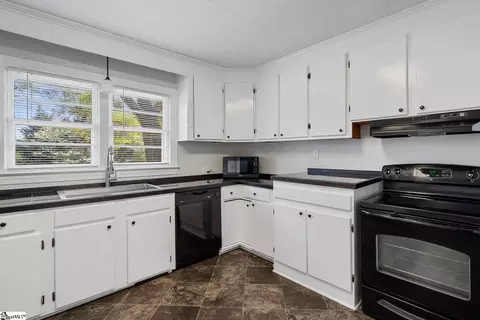 Kitchen - 37 Dendy St, Pelzer, SC 29669 photo 4 of 5