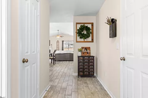 Entry Way - 348 Victory Ln, Moore, SC 29369 photo 2 of 6