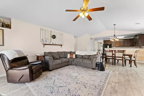 Entry Way - 348 Victory Ln, Moore, SC 29369 photo 4 of 6