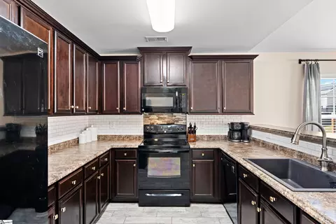 Kitchen - 348 Victory Ln, Moore, SC 29369 photo 1 of 3
