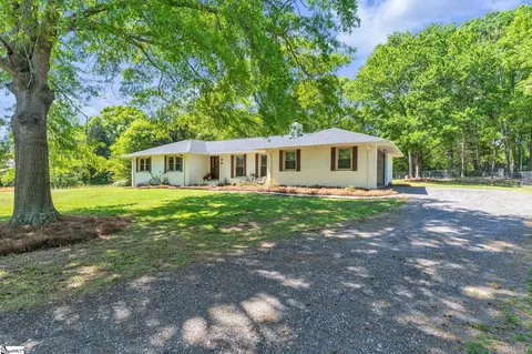 745 Canterbury Trl, Fountain Inn, SC 29644