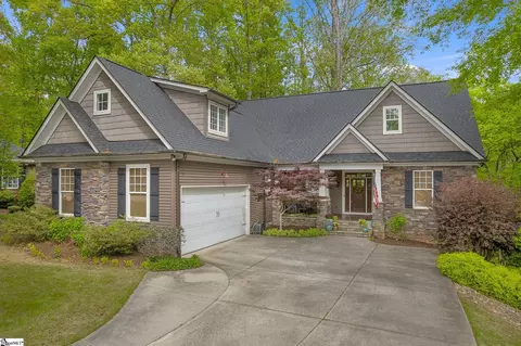 404 Netherland Ln, Simpsonville, SC 29681